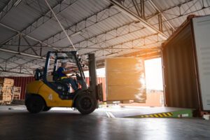 How Cross-Docking Improves Truck Loading Efficiency
